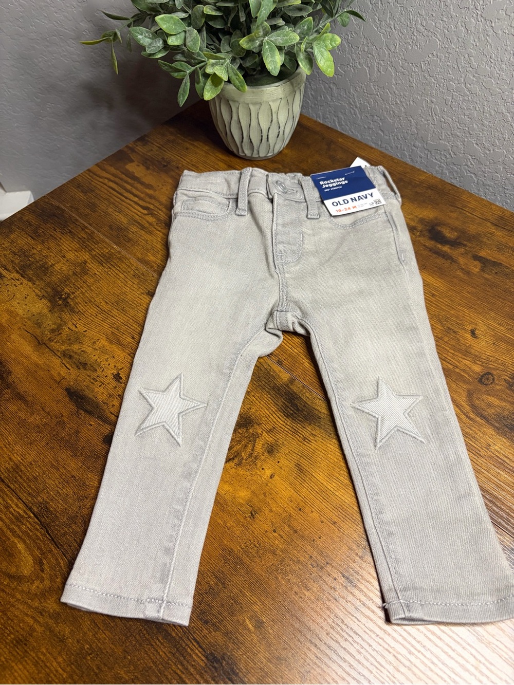 Old Navy Toddler Gray Star Patch Jeans size 18-24M